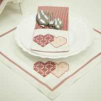 Мастер-класс «Комплект салфеток с вышивкой»