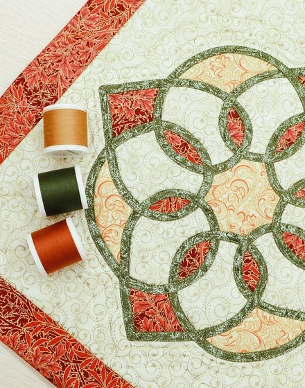 Лоскутная подушка с кельтским орнаментом