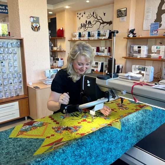 Индивидуальное занятие по работе на машине для стежки