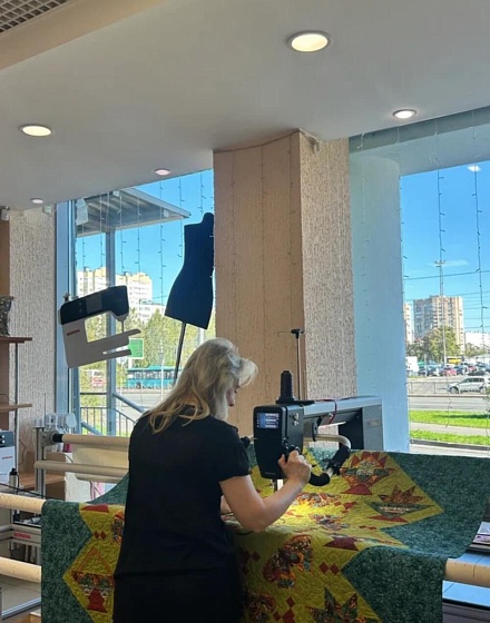 Индивидуальное занятие по работе на машине для стежки