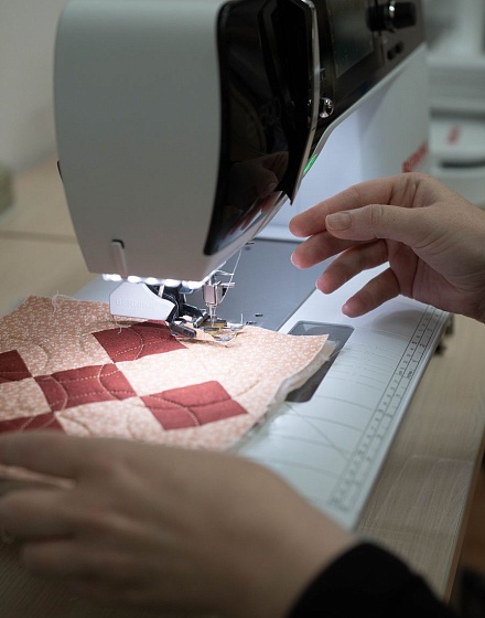 Лоскутное одеяло: подбор цвета, выполнение техник и сборка